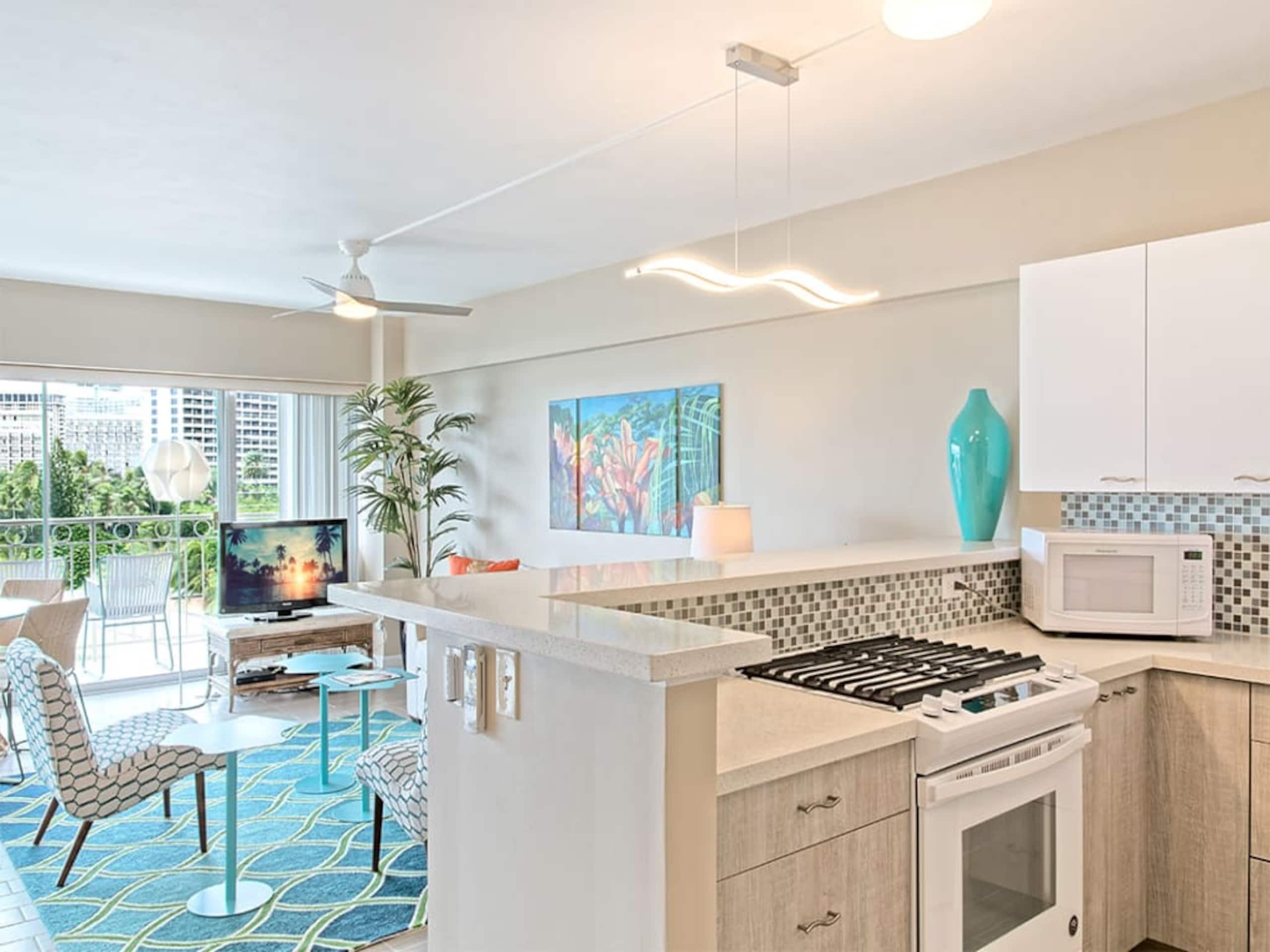 Condo in Honolulu · ★4.67 · 1 bedroom · 2 beds · 1 shared bath - Image 27