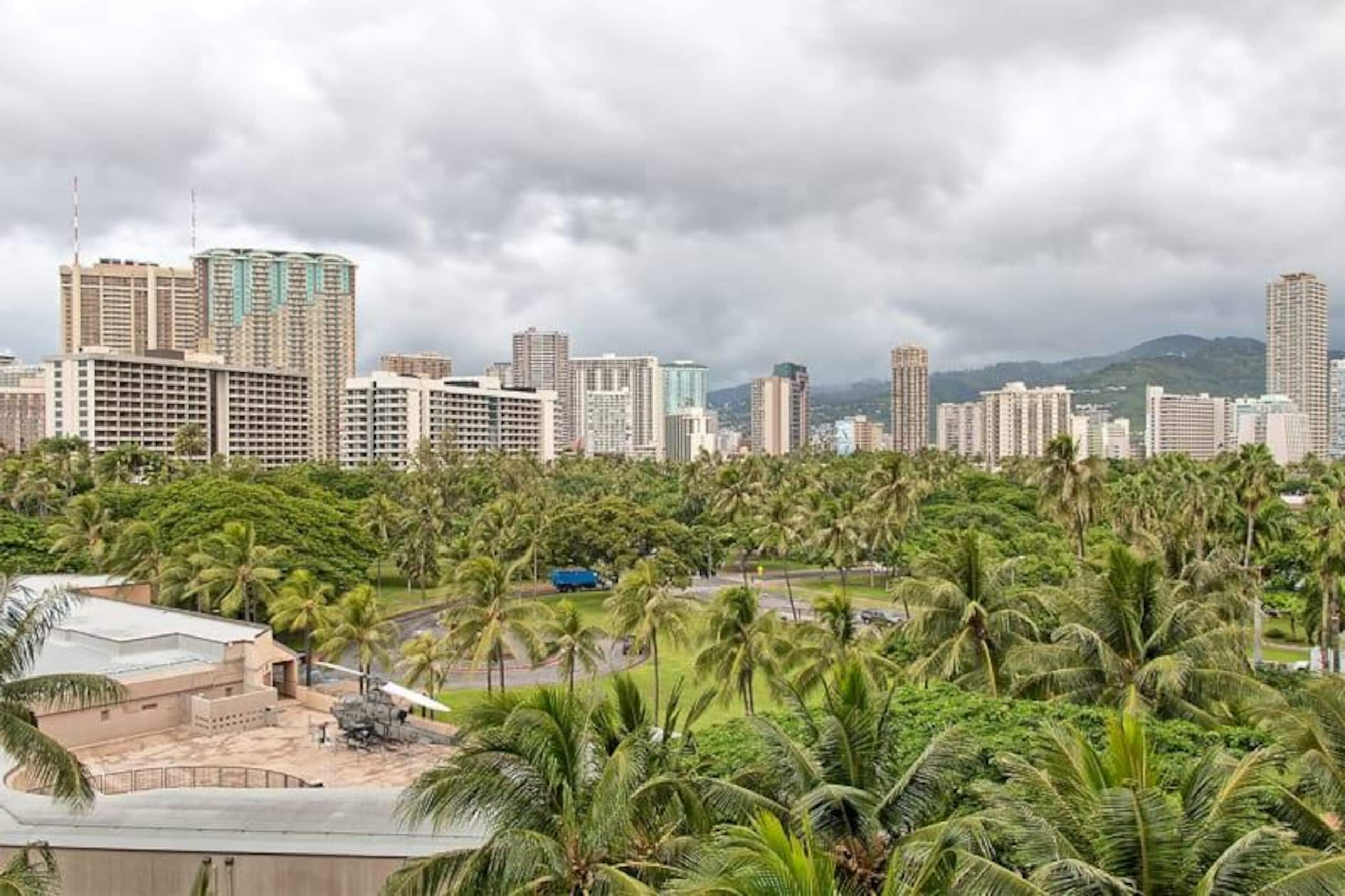 Condo in Honolulu · ★4.67 · 1 bedroom · 2 beds · 1 shared bath - Image 21