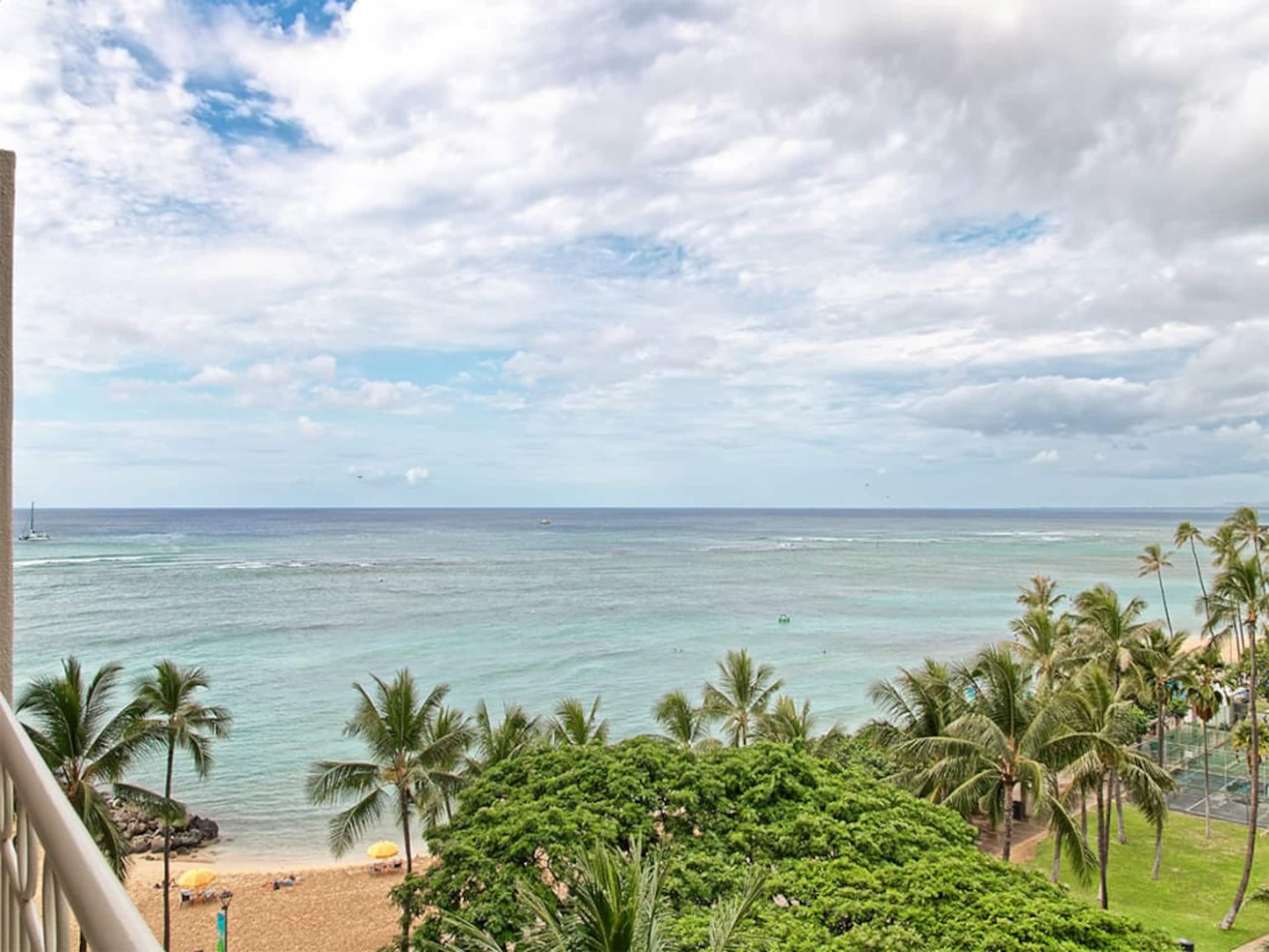 Condo in Honolulu · ★4.67 · 1 bedroom · 2 beds · 1 shared bath - Image 46