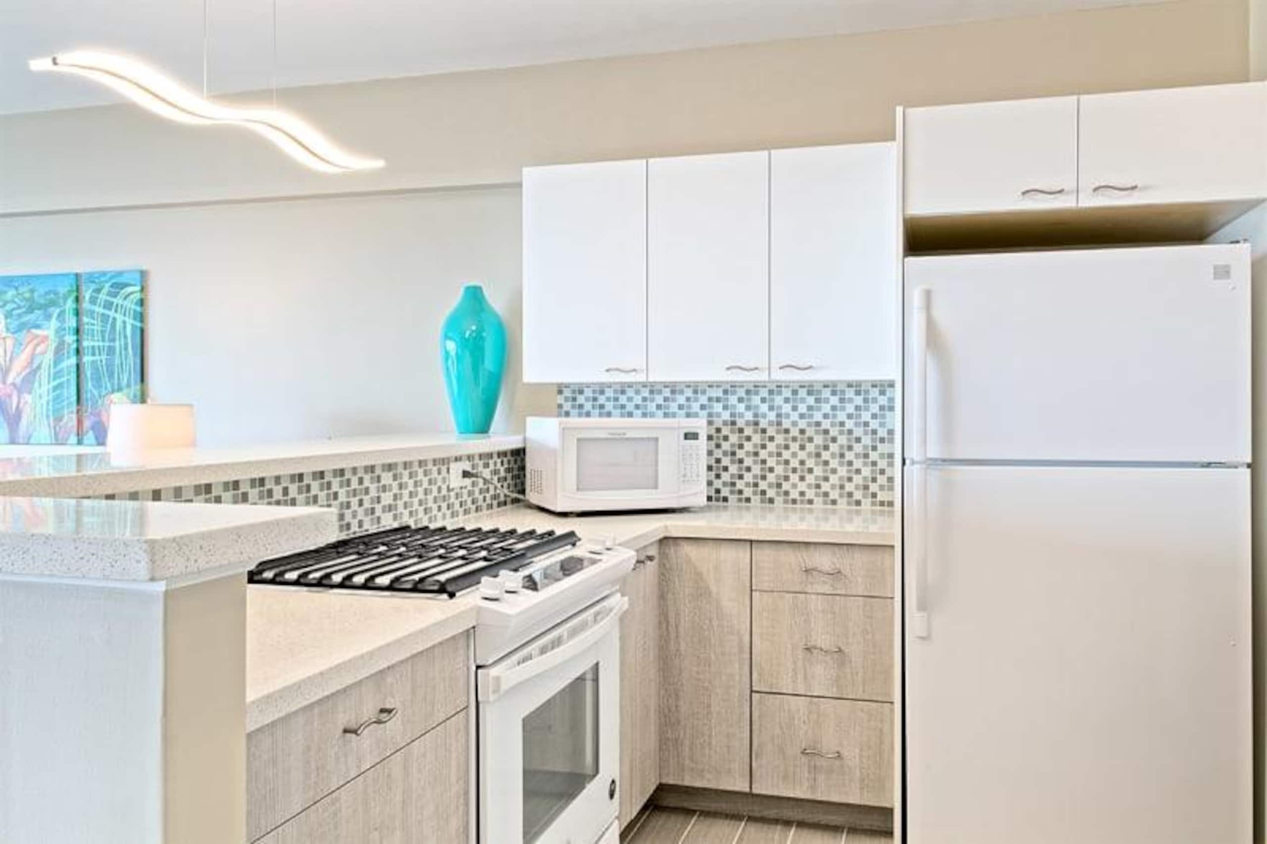 Condo in Honolulu · ★4.67 · 1 bedroom · 2 beds · 1 shared bath - Image 9