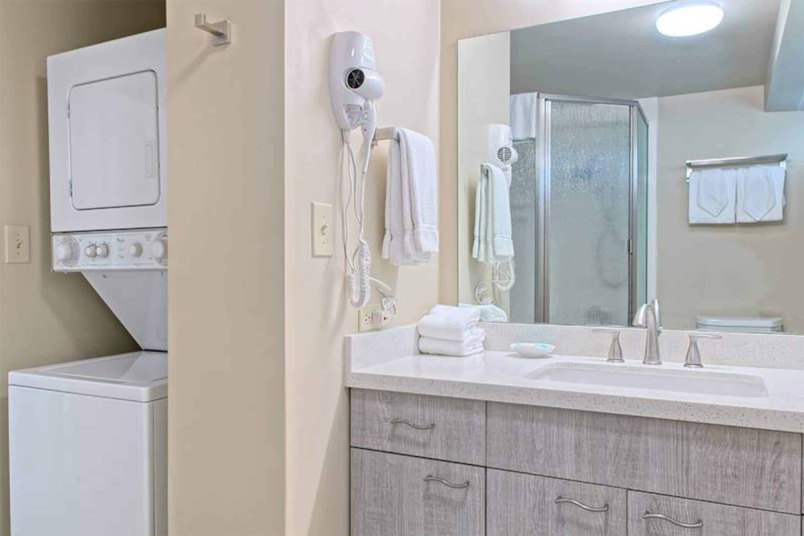 Condo in Honolulu · ★4.67 · 1 bedroom · 2 beds · 1 shared bath - Image 17