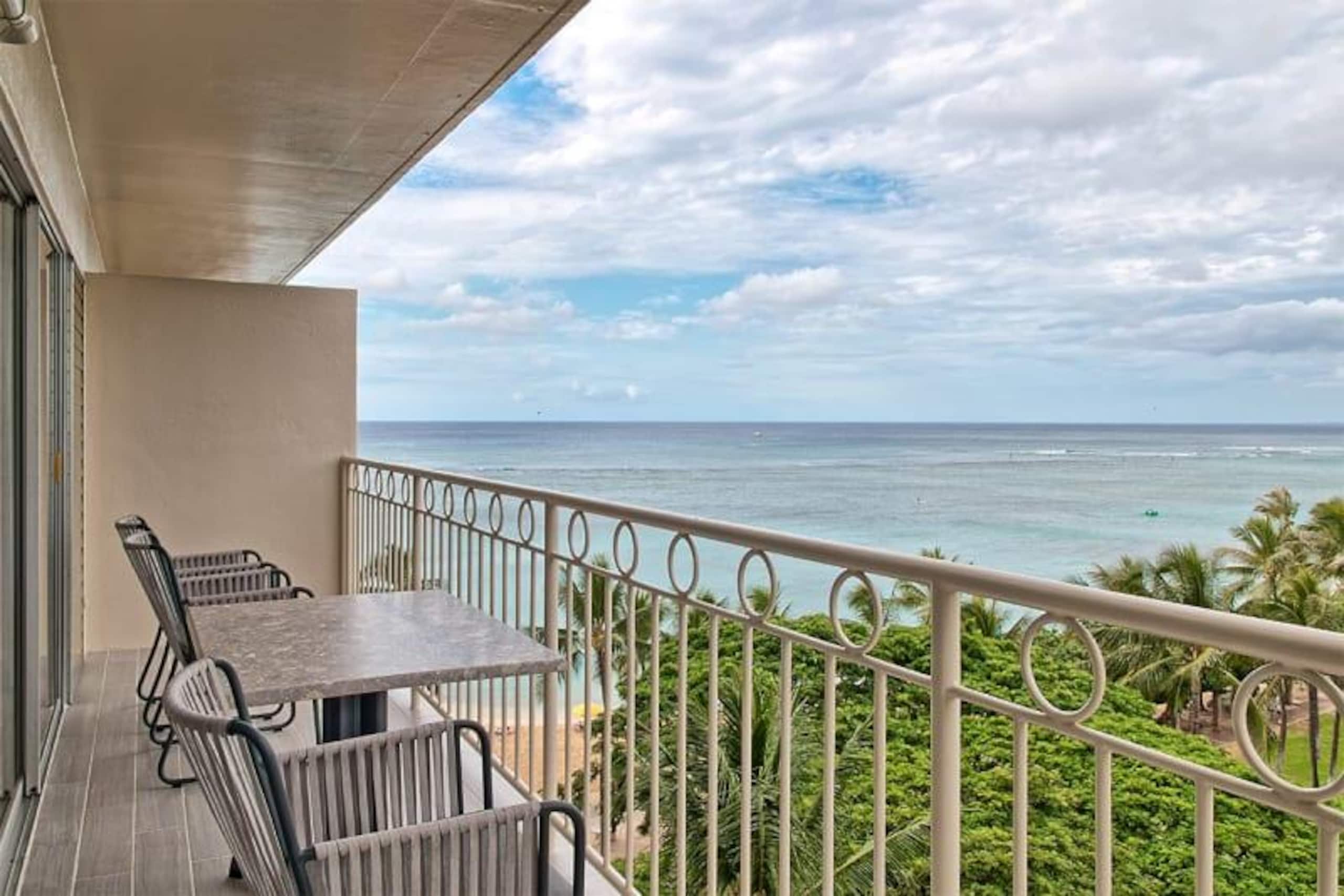Condo in Honolulu · ★4.67 · 1 bedroom · 2 beds · 1 shared bath - Image 20