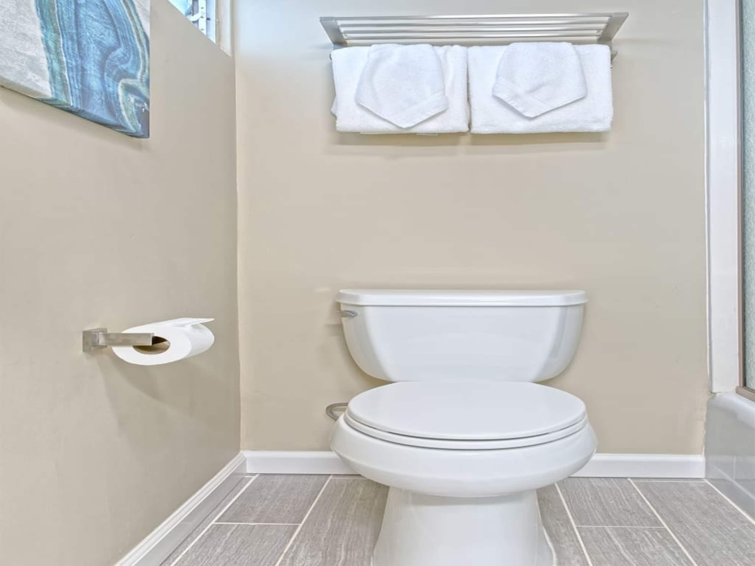 Condo in Honolulu · ★4.67 · 1 bedroom · 2 beds · 1 shared bath - Image 41
