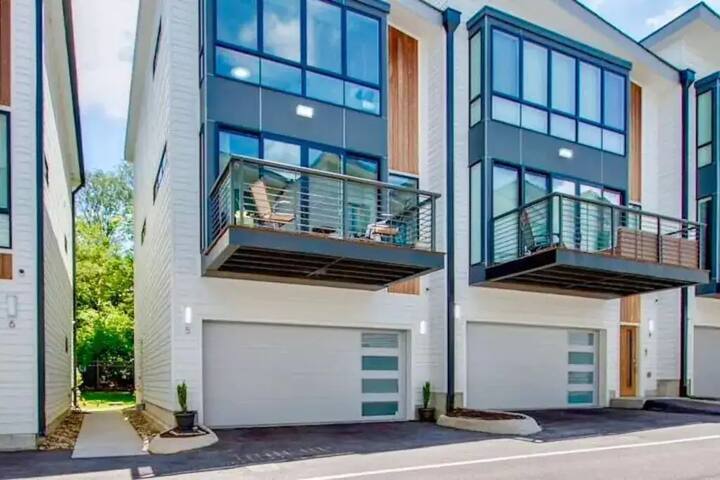 2 Downtown homes *23 beds* 6 min to Broadway gallery image 4