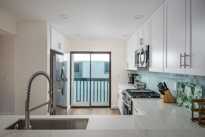 R&R Retreat Beautiful bayside 3 bedroom 3.5 bath gallery image 2