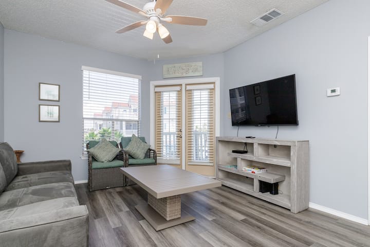 Inviting Coastal Getaway | Pool, Hot Tub & Balcony - Texas