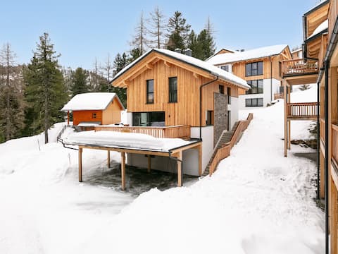 Chalet with sauna and whirlpool near ski slope