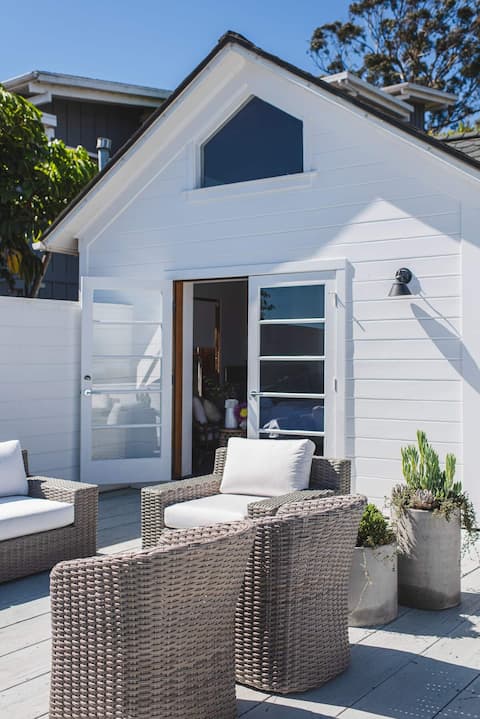 Ocean Island View Home Walkable to Town & Beach