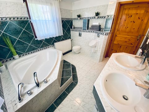 Erfolgreiche Airbnb-Immobilie: Landhaus Mähl - only main house with sauna, garden in Prerow