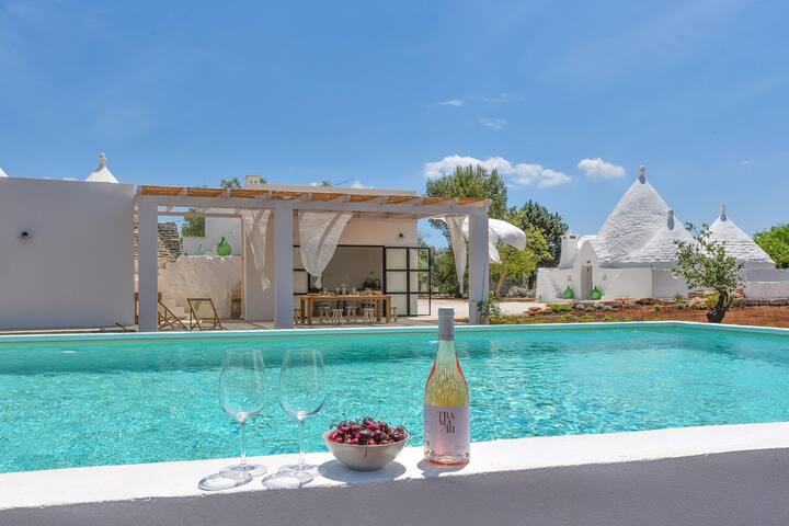 Relaxing Trullo Cimì with Private Pool