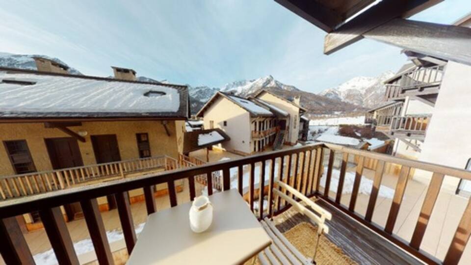 Bright 30 M With Balcony Center Villa — photo 1