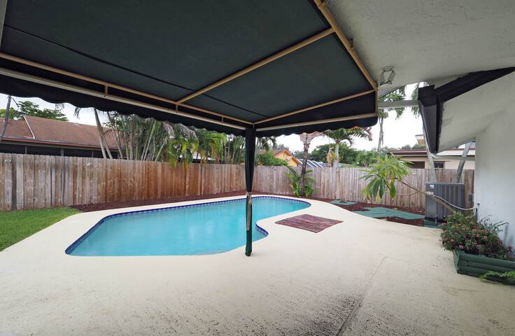 “TheOG”sleeps16,CooperCity,GameRoom,family,minuts2HardRock gallery image 2