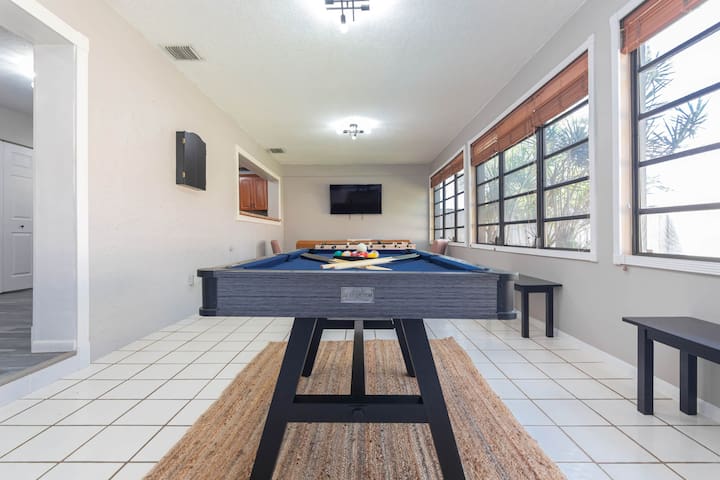 “TheOG”sleeps16,CooperCity,GameRoom,family,minuts2HardRock