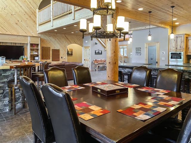 Rim Lakes Vacation Rentals managed Airbnb listing 1