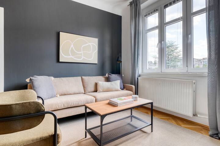 Blueground | Hietzing, terrace + shared garden gallery image 3