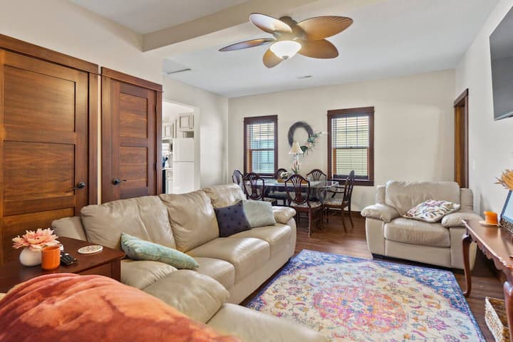 Downtown Apt – Free Parking & Prime Location - Johnny Appleseed Festival