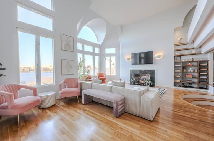 Luxurious Fenway 2BR Penthouse w/ Roof Deck gallery image 2