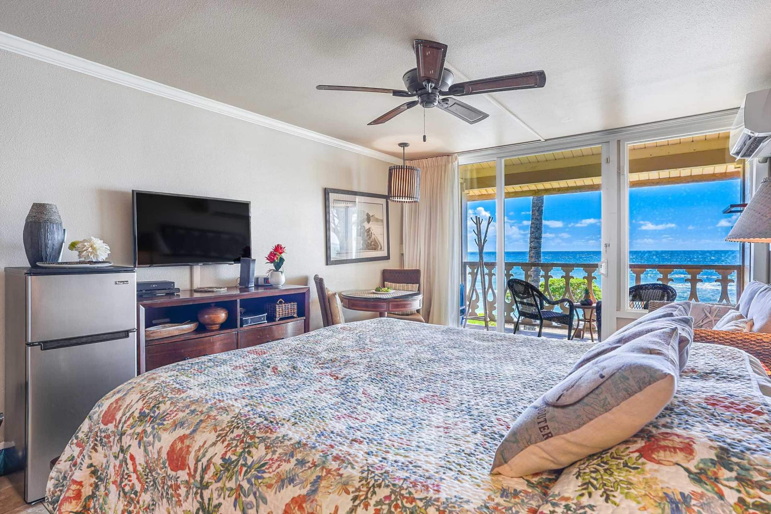 Beachfront Top Floor, Closest to Sand, Split AC - Photo 11