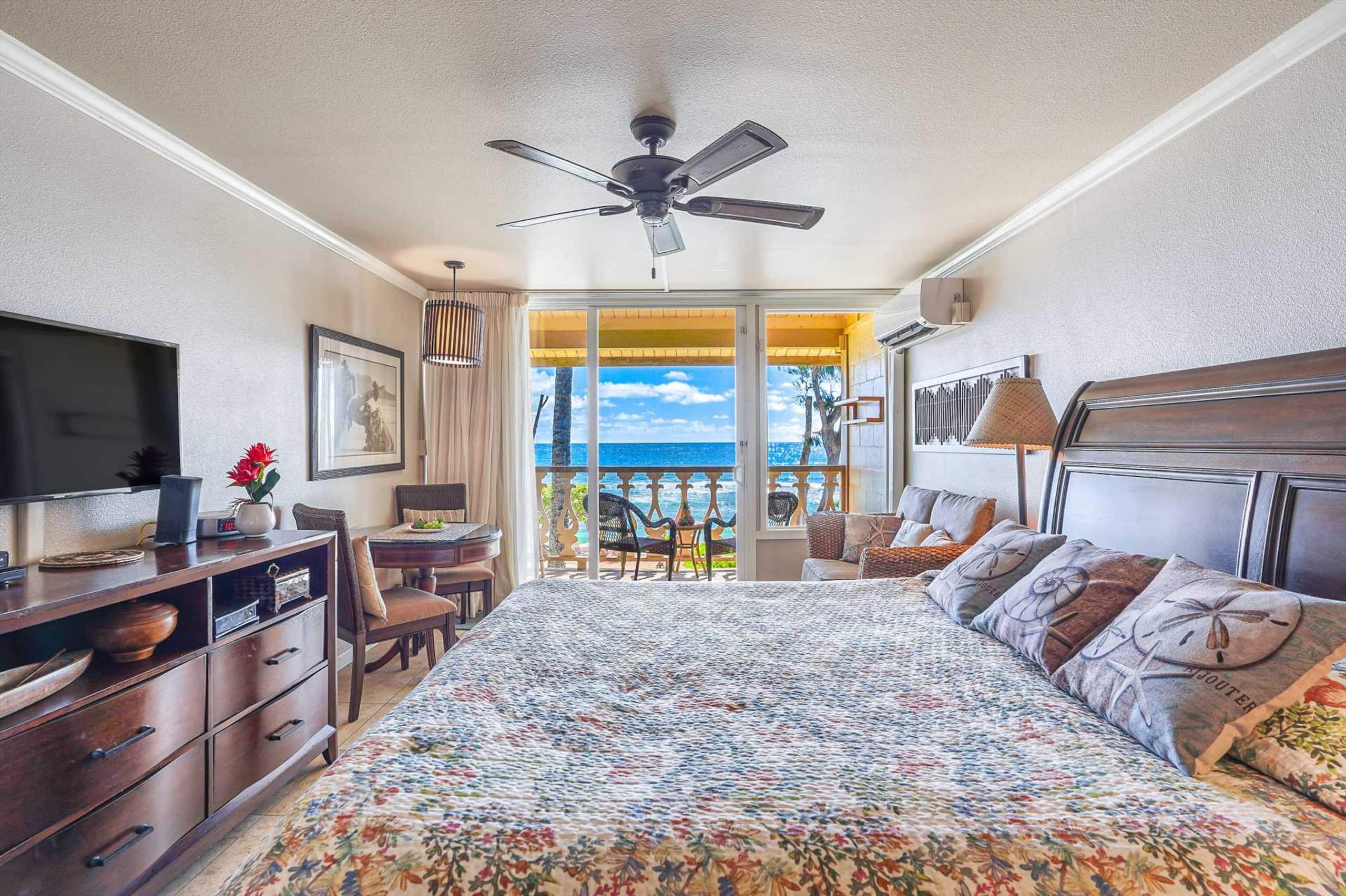 Beachfront Top Floor, Closest to Sand, Split AC - Photo 14