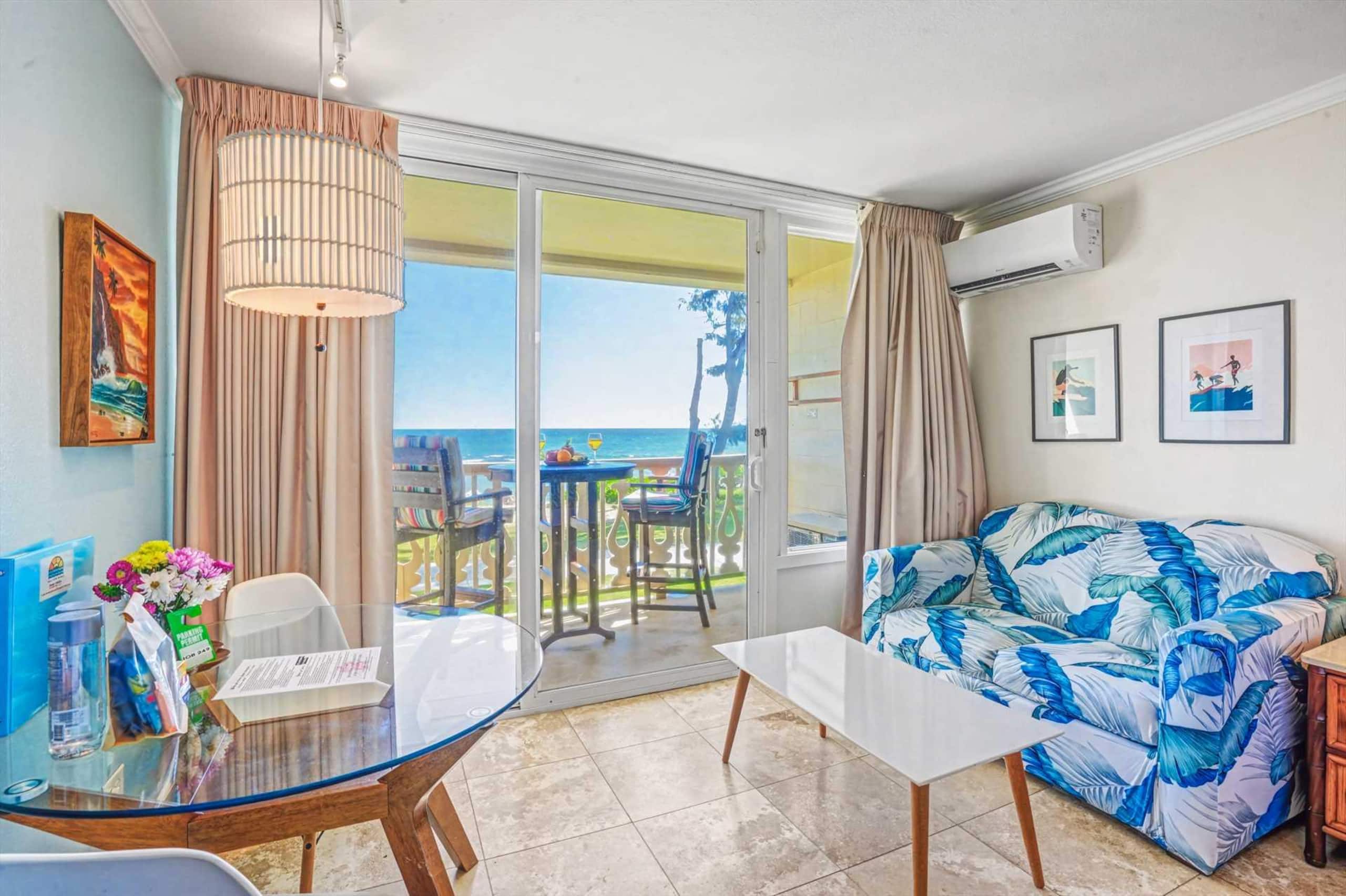 Oceanfront Ocean View Studio | King Bed | Split AC - Photo 6