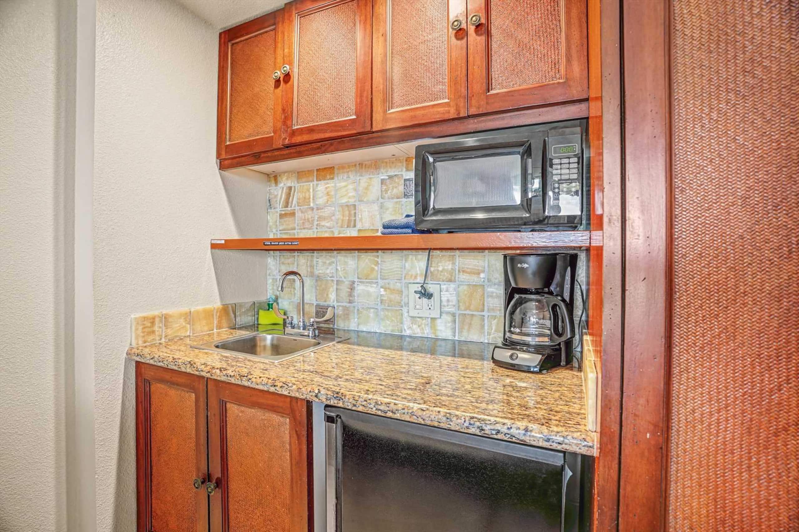 Oceanfront Ocean View Studio | King Bed | Split AC - Photo 13