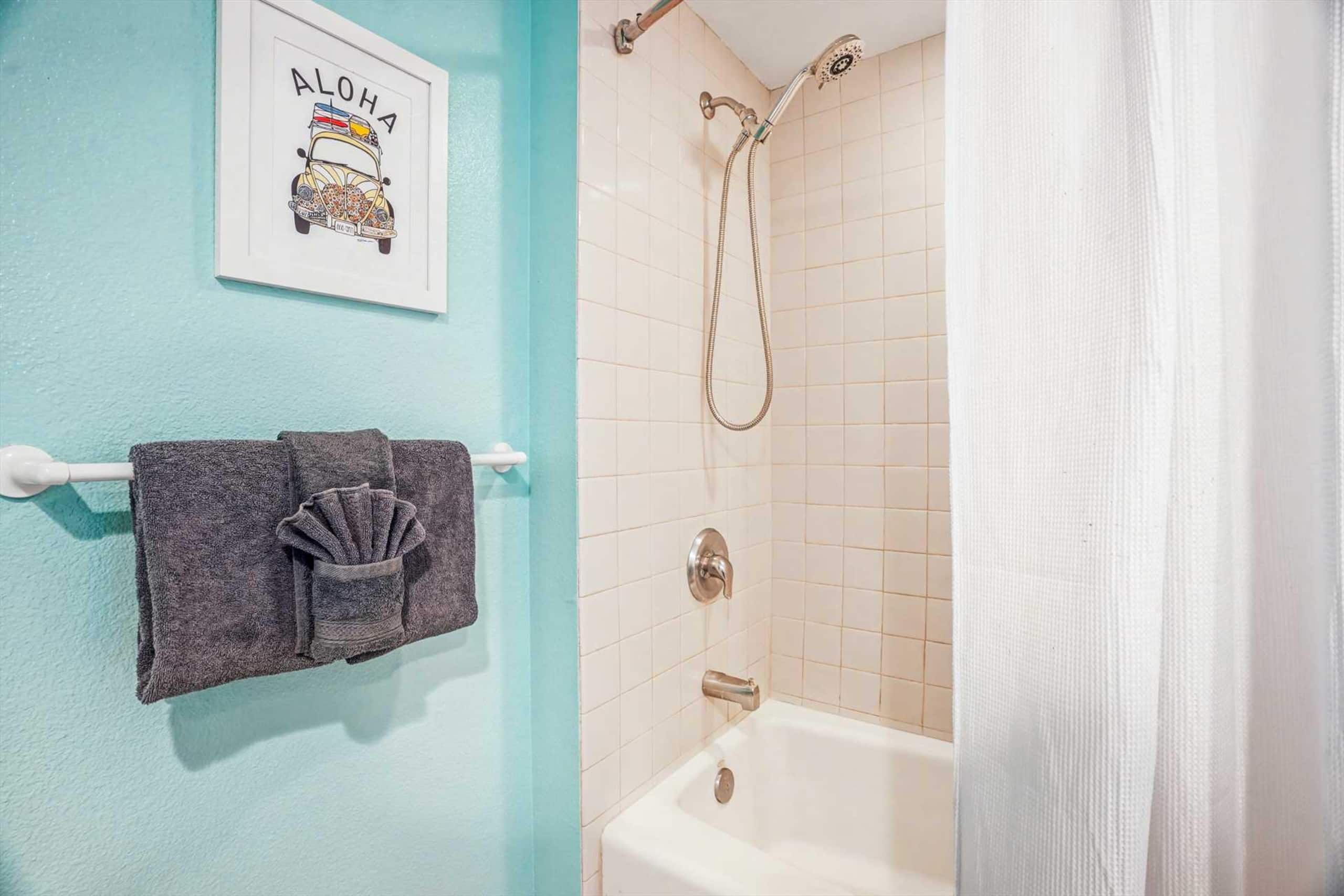 Oceanfront Ocean View Studio | King Bed | Split AC - Photo 16