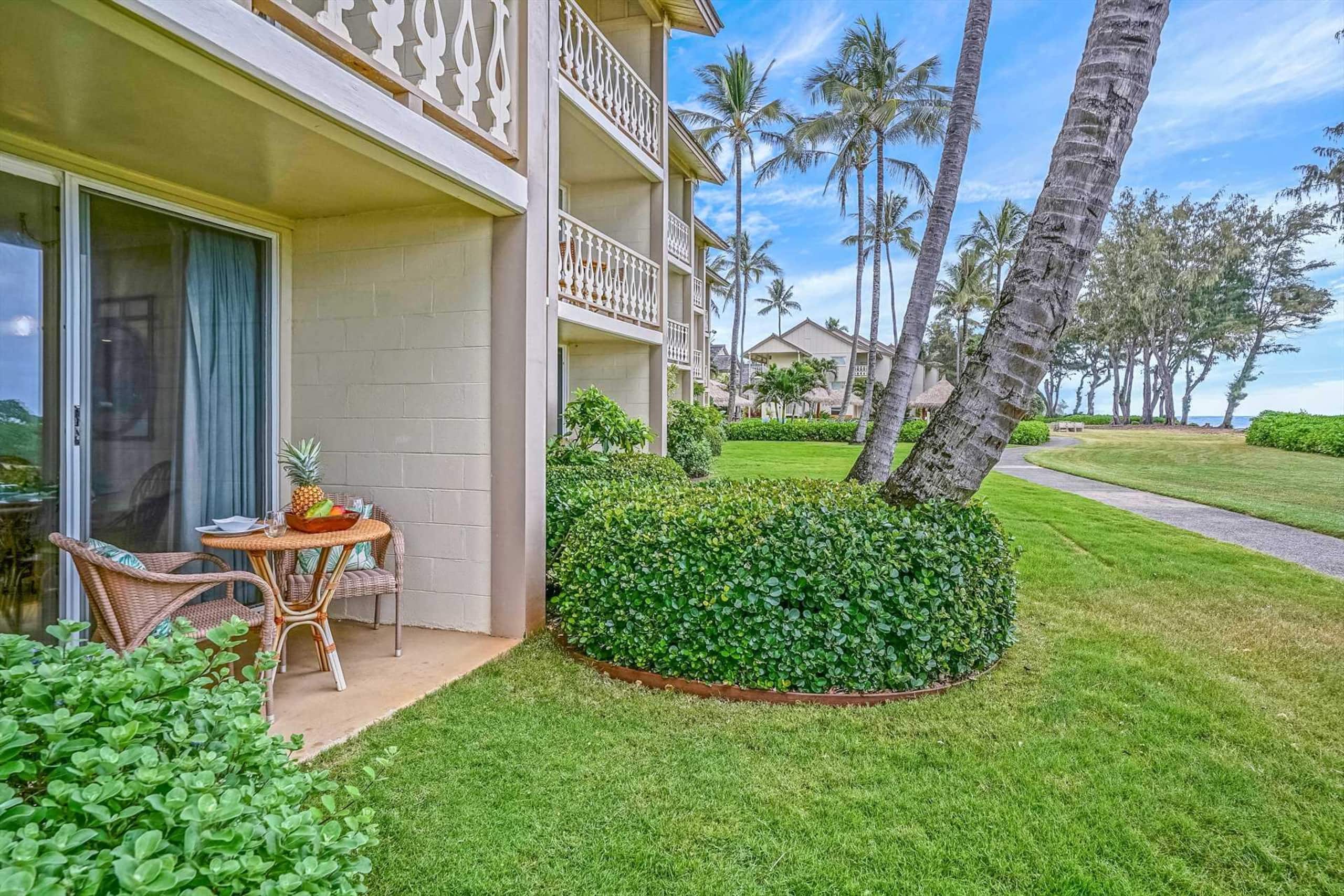 Oceanfront Ocean View Studio | King Bed | Split AC - Photo 18