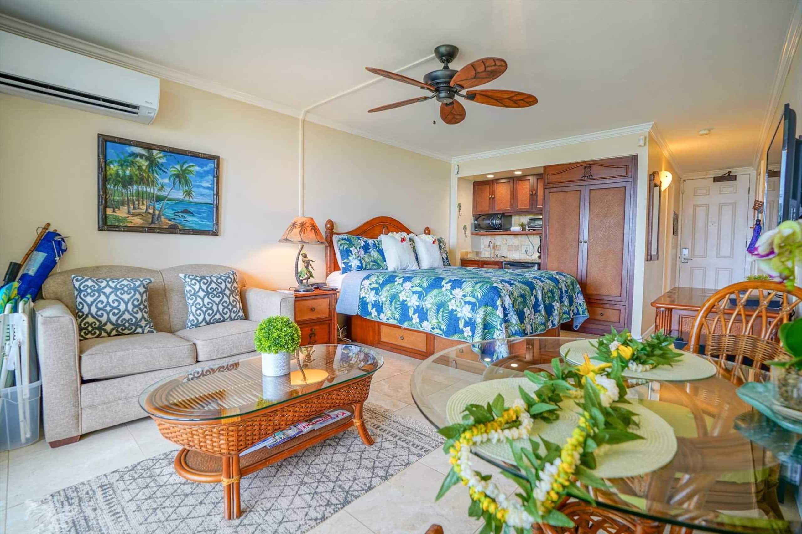 Oceanfront Ocean View Studio | King Bed | Split AC - Photo 7