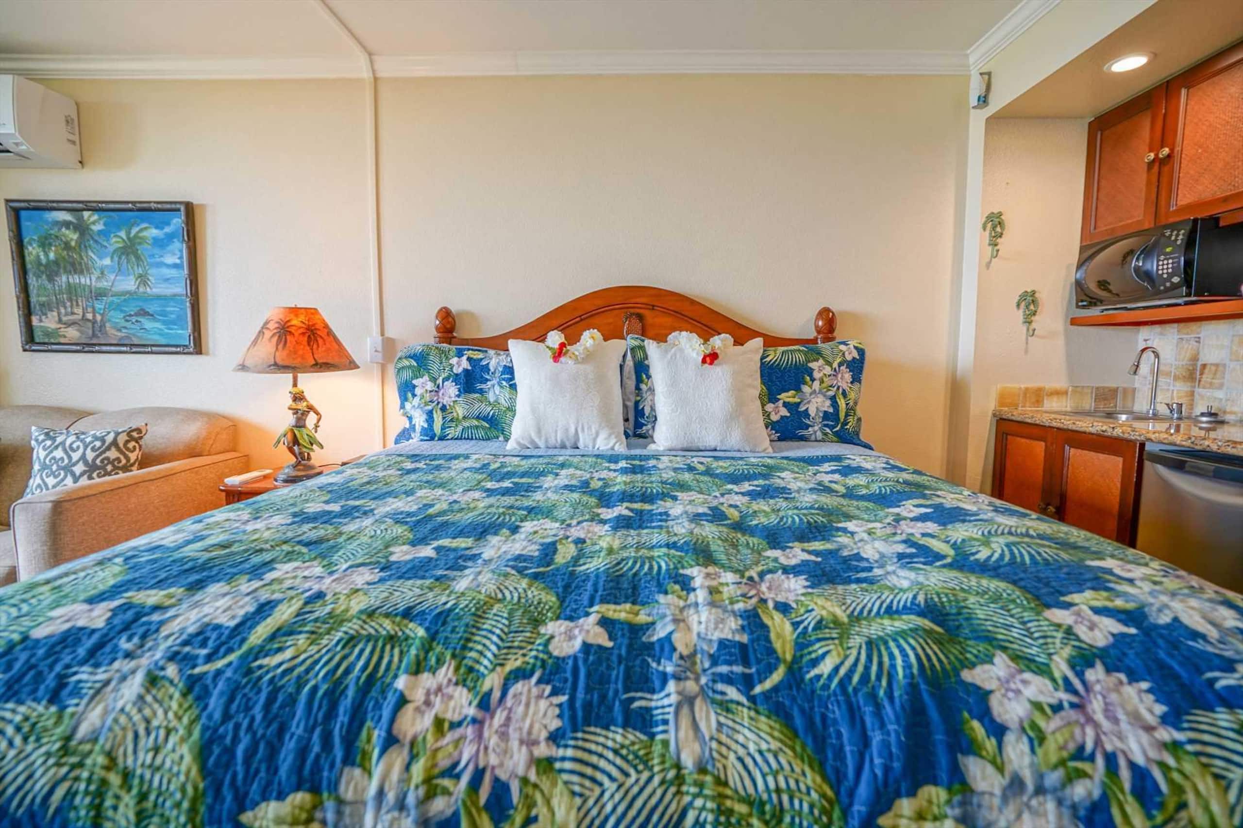 Oceanfront Ocean View Studio | King Bed | Split AC - Photo 13