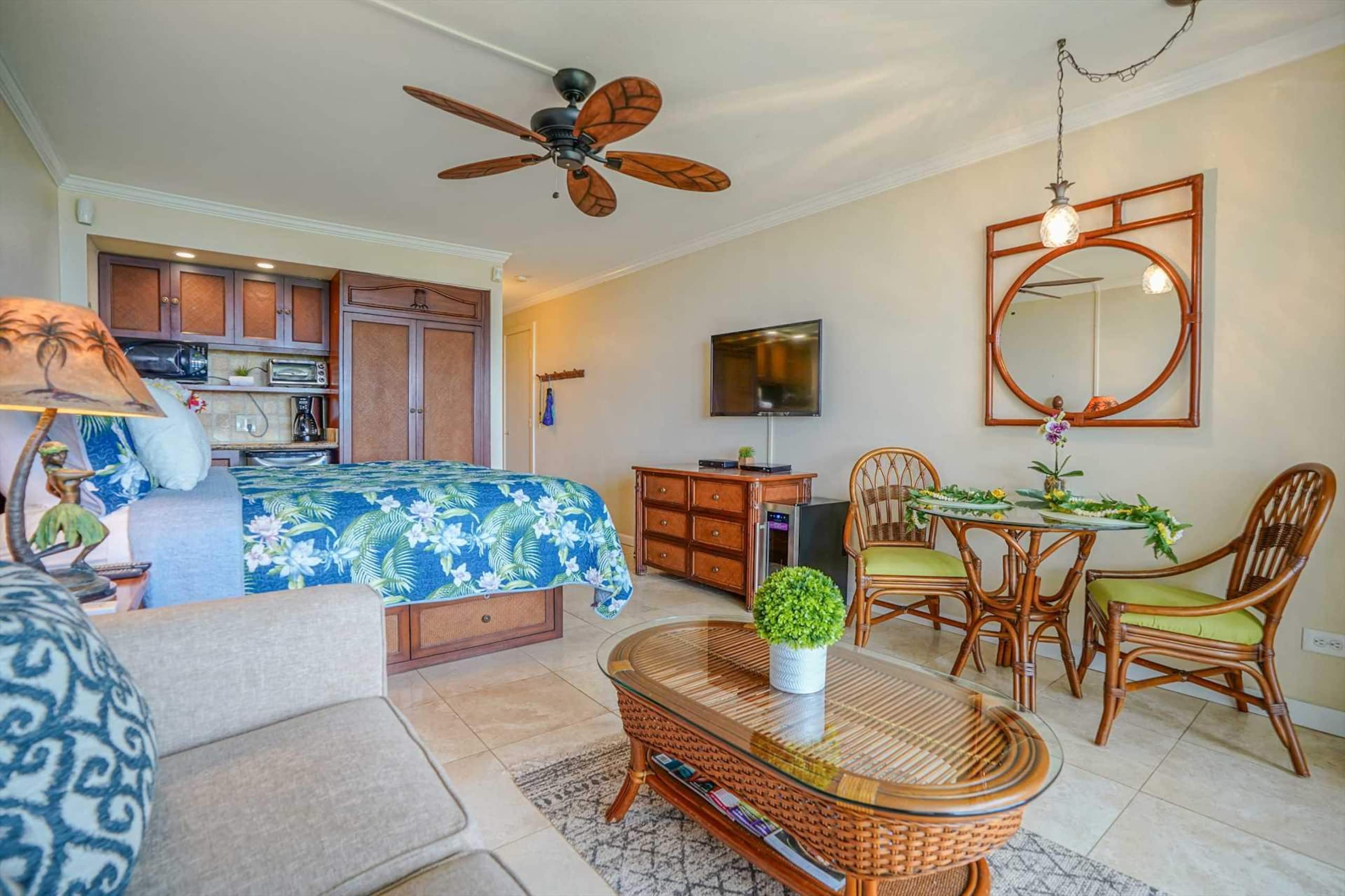 Oceanfront Ocean View Studio | King Bed | Split AC - Photo 10