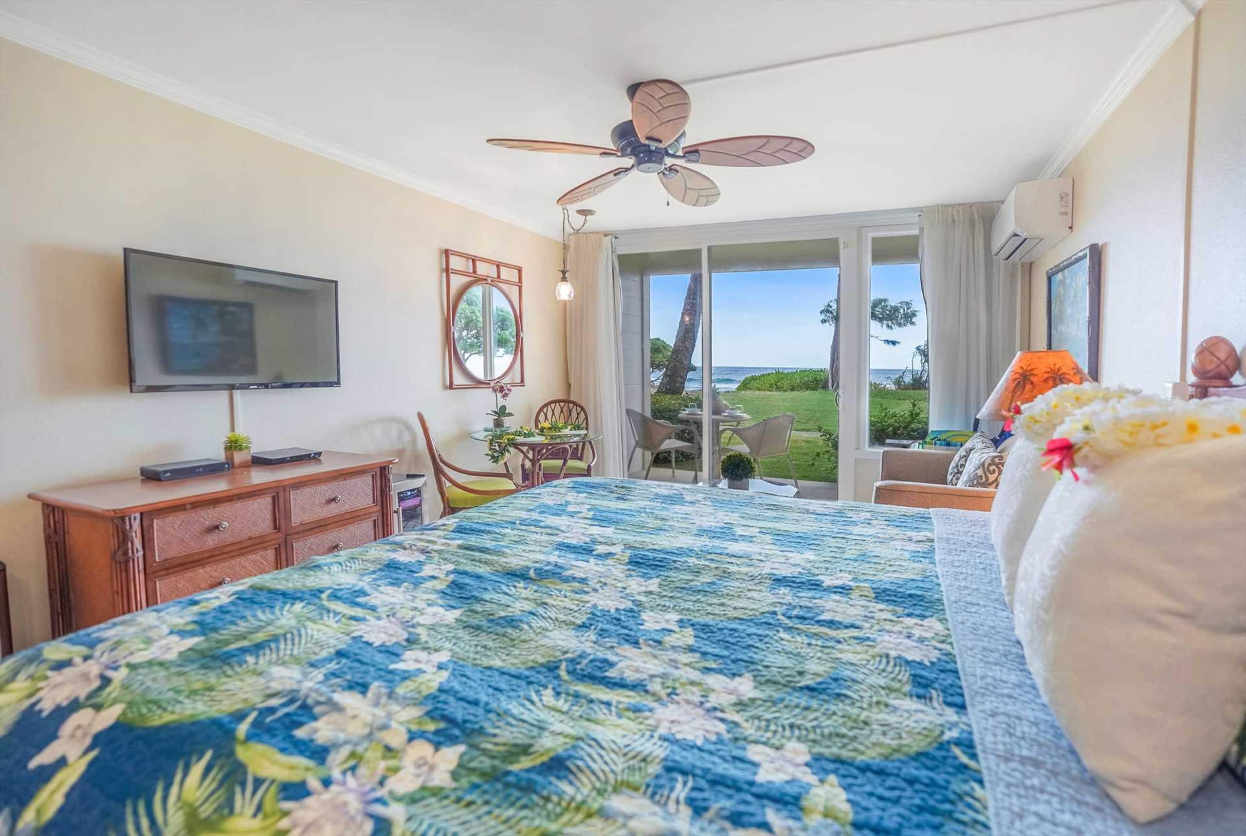 Oceanfront Ocean View Studio | King Bed | Split AC - Photo 12