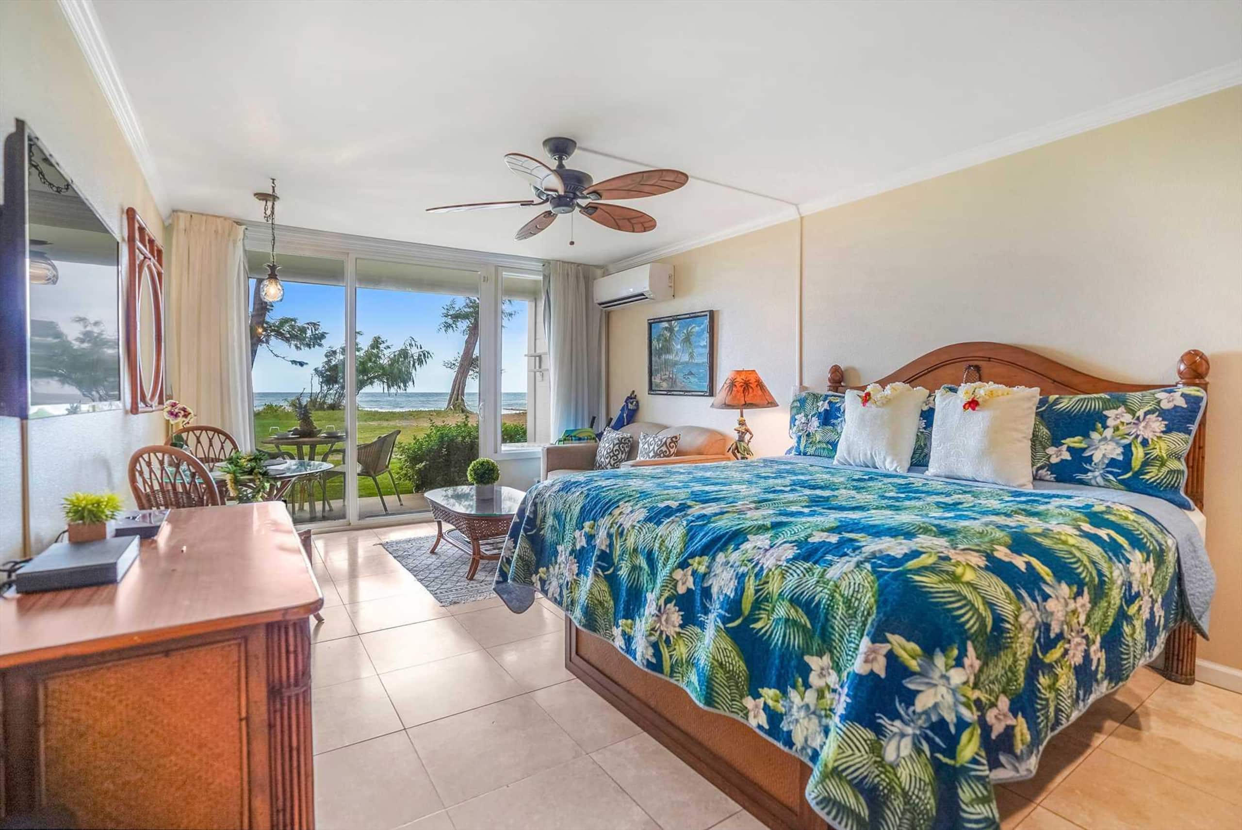 Oceanfront Ocean View Studio | King Bed | Split AC - Photo 11