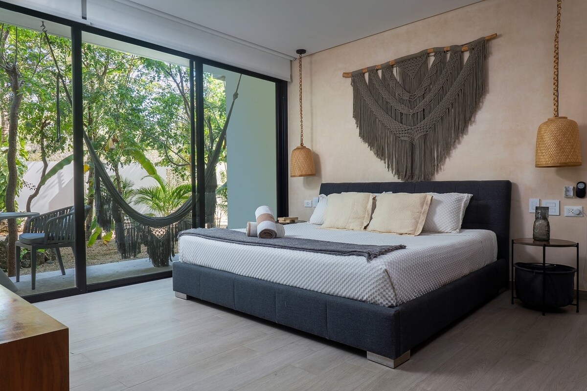 เตียงคิงไซส์พร้อมวิวภายนอก