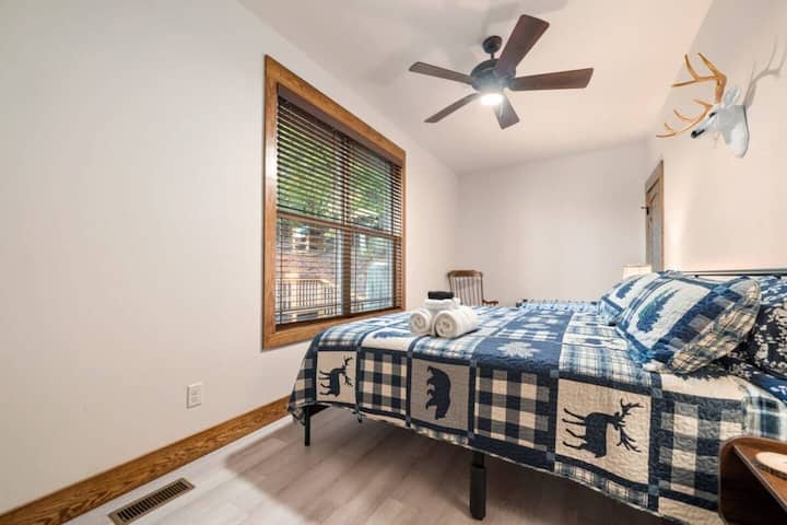 Dormitorio king frente a la casa con vestidor