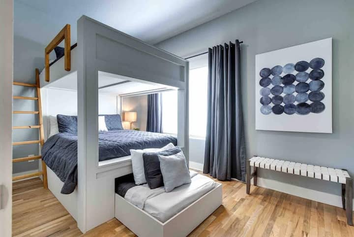 Chumba cha 2 cha kulala - Queen over queen bunk bed with twin trundle on end 