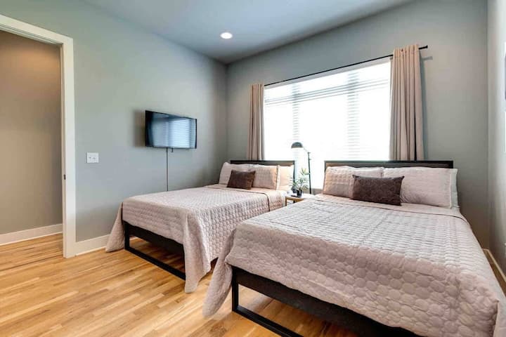 Chumba cha kulala cha 3 - 2 Vitanda kamili vilivyo na bafu kamili la kujitegemea 