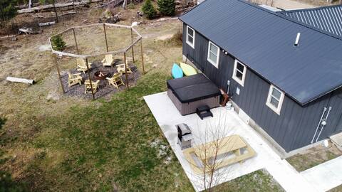 Idle-in-the-Wild Secluded Cabin-Hot Tub, Wi-Fi