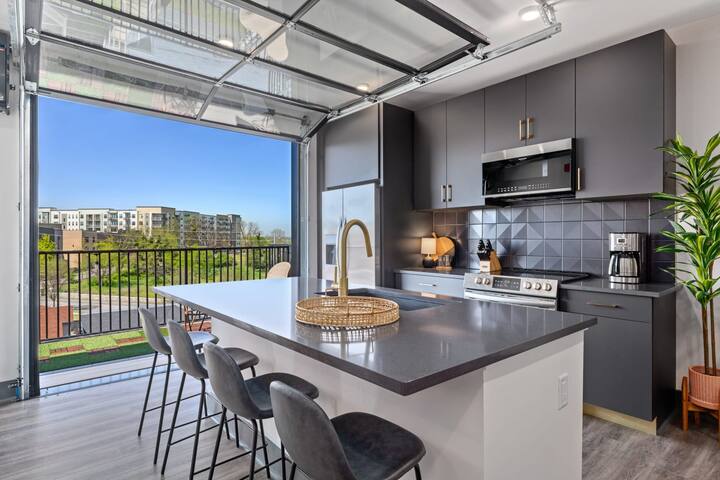 Muse Penthouse | 3BR Downtown Nashville Views! gallery image 4
