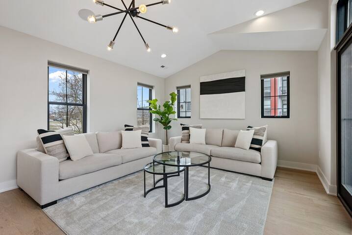 AMAZING MODERN NEW BUILD IN ITALIAN VILLAGE! gallery image 2