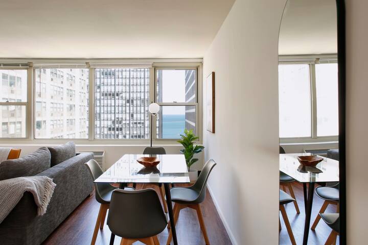 Penthouse Corner 3BR in Streeterville | Roof Deck gallery image 3