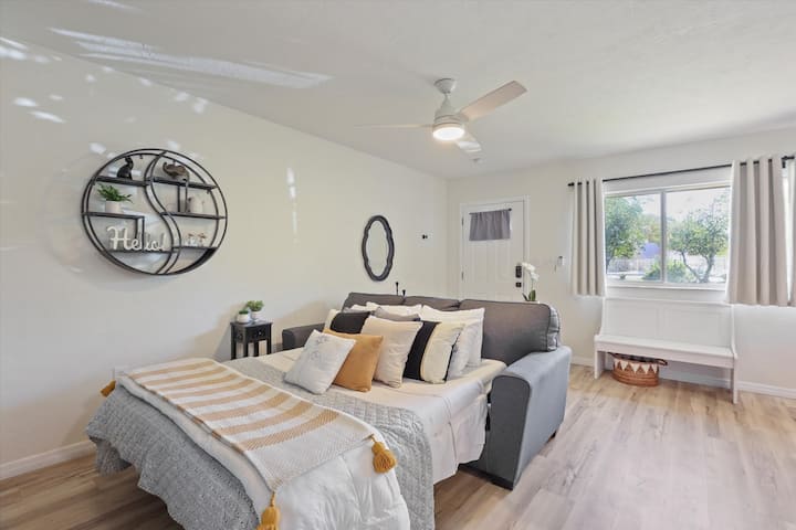 The Yinyang | King Bed • Workspace • Full Kitchen - Gainesville, FL