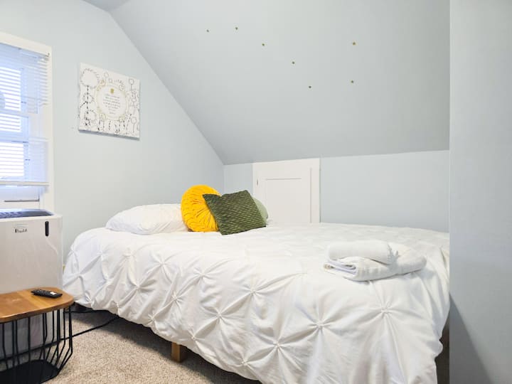 Споделена стая с едно двойно легло и 1 единично легло