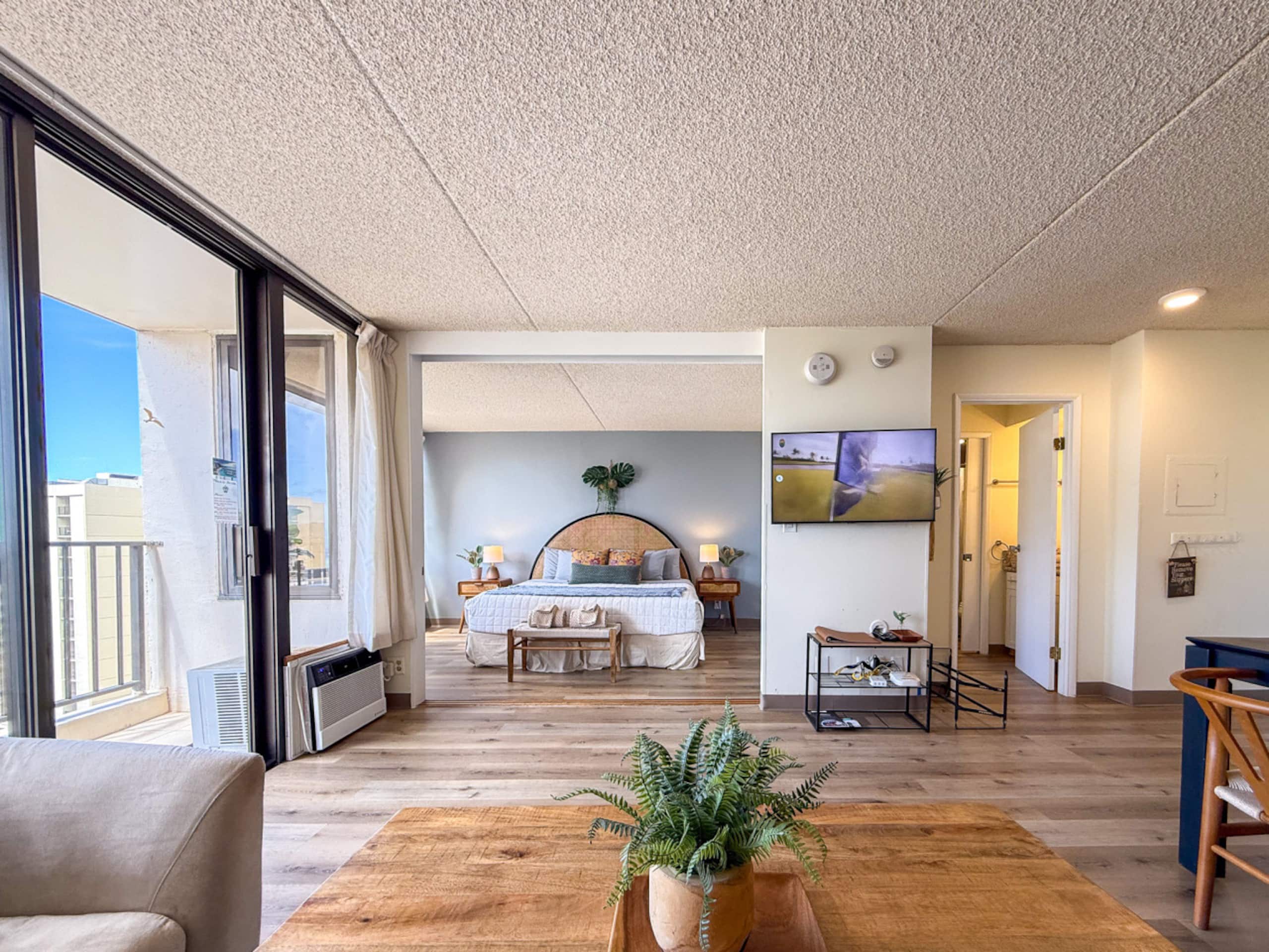 Condo in Honolulu · ★4.86 · 1 bedroom · 2 beds · 1 bath - Image 6