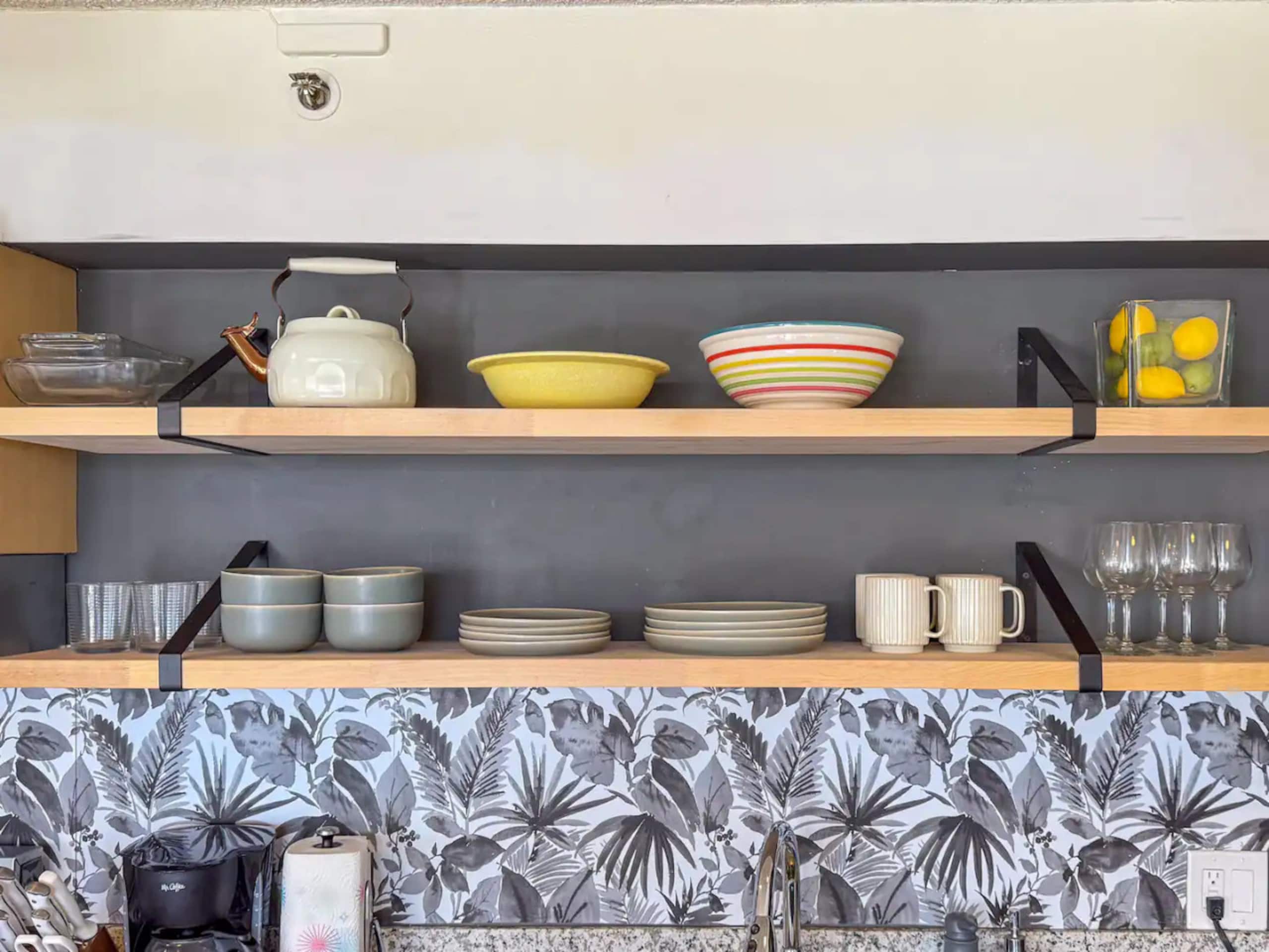 Condo in Honolulu · ★4.86 · 1 bedroom · 2 beds · 1 bath - Image 14
