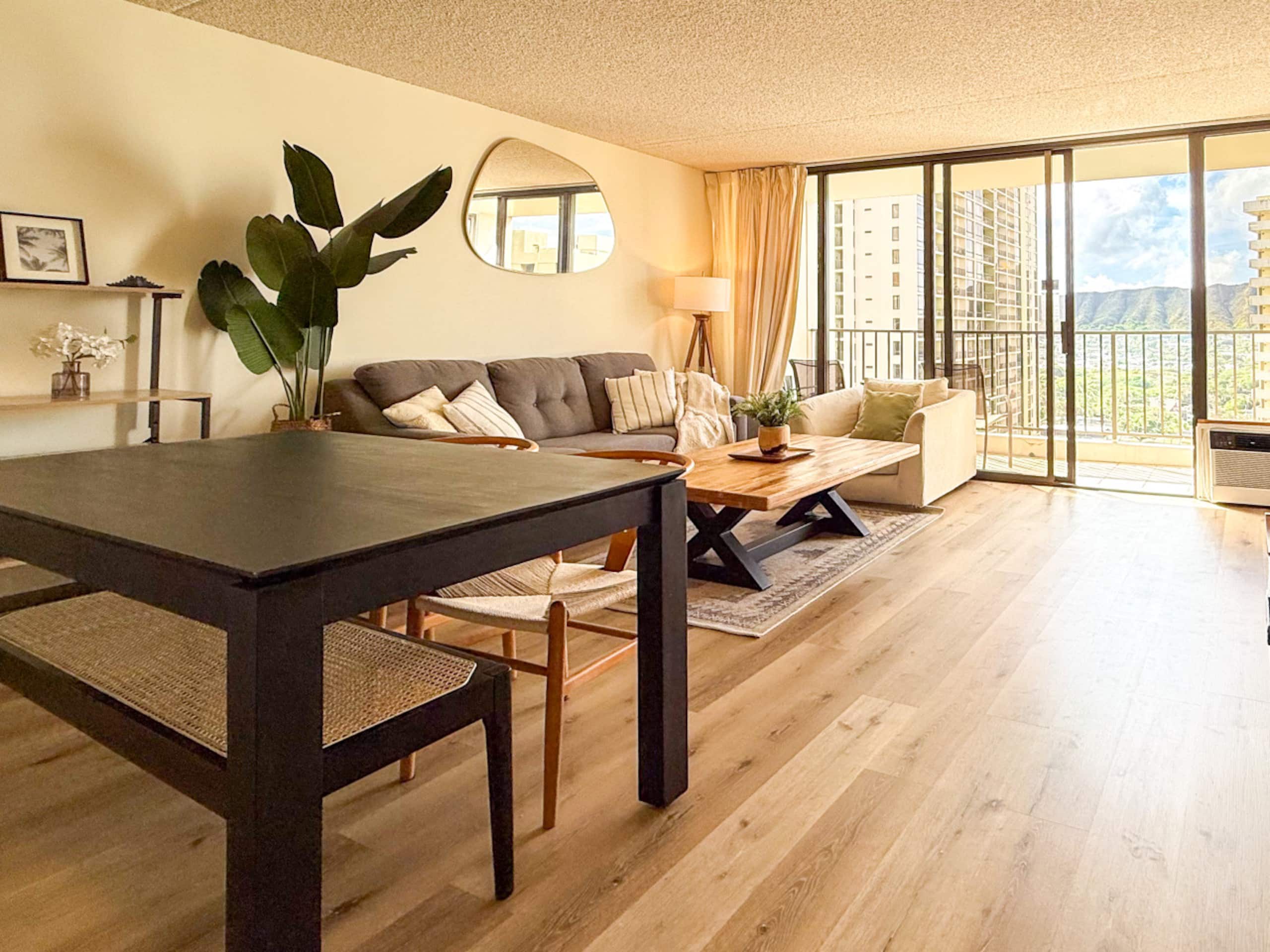 Condo in Honolulu · ★4.86 · 1 bedroom · 2 beds · 1 bath - Image 2