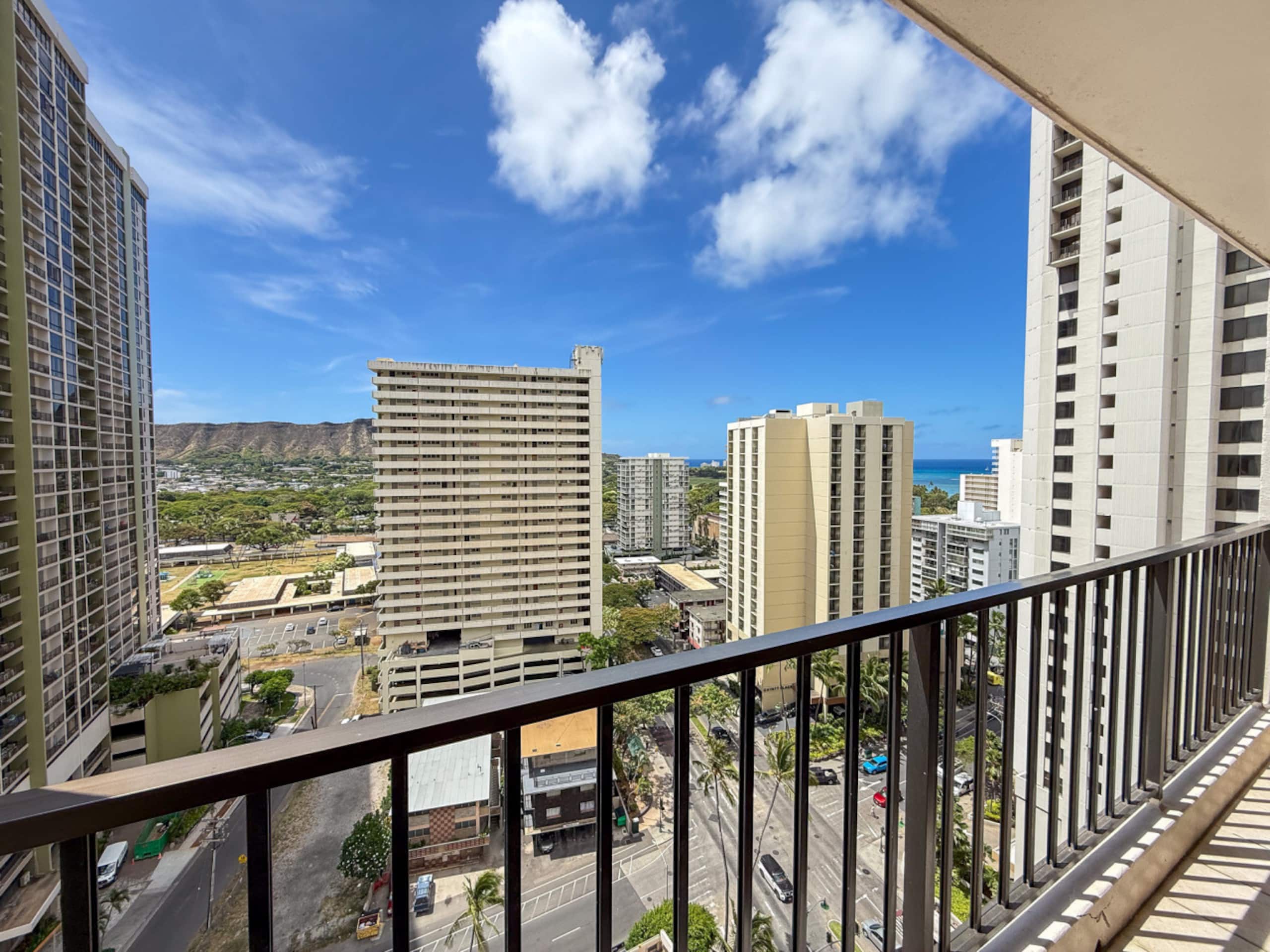 Condo in Honolulu · ★4.86 · 1 bedroom · 2 beds · 1 bath - Image 23