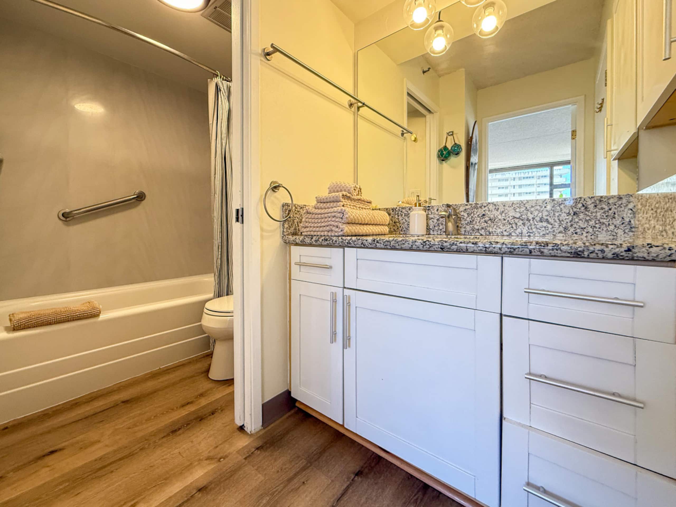 Condo in Honolulu · ★4.86 · 1 bedroom · 2 beds · 1 bath - Image 16