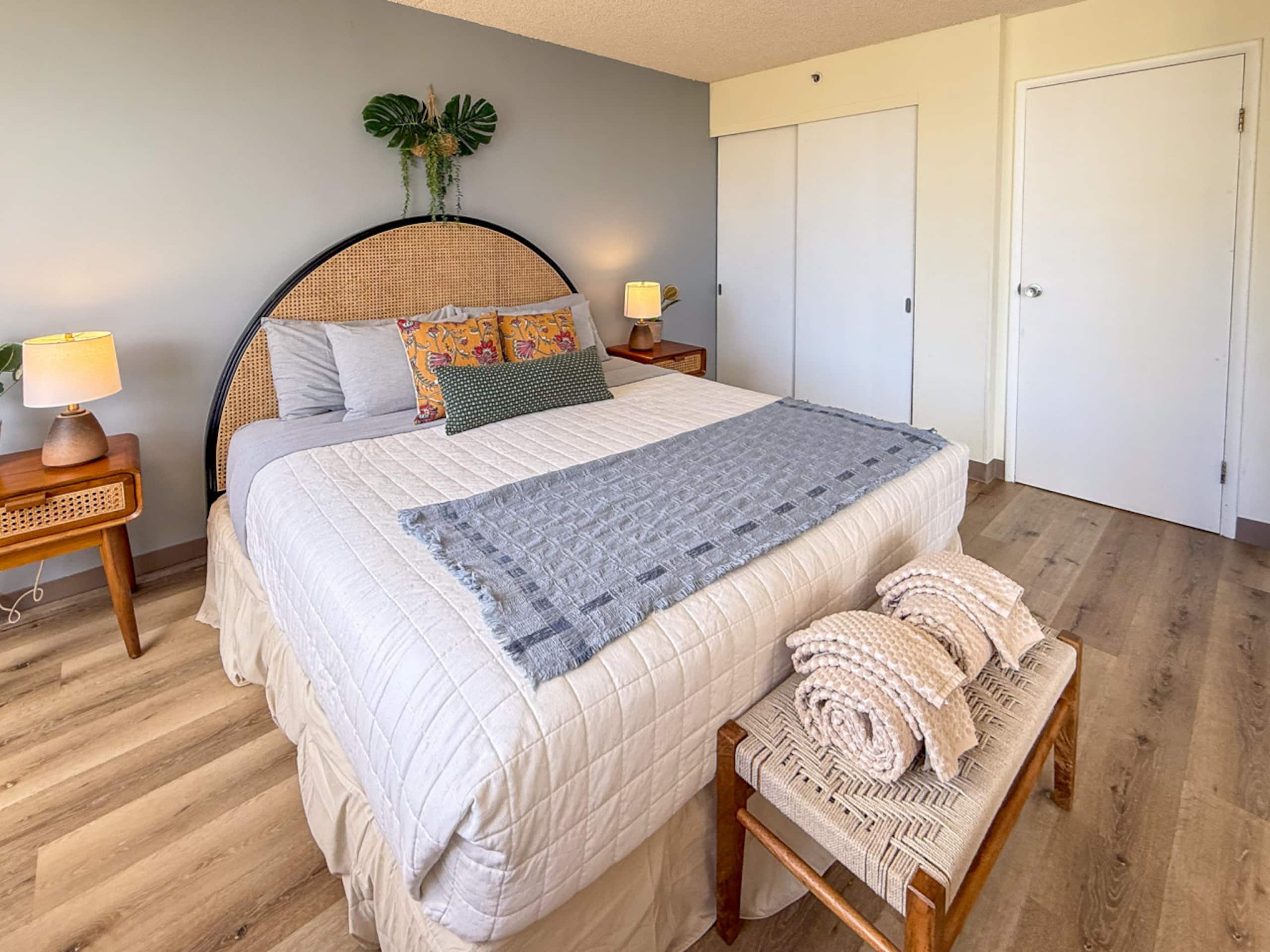 Condo in Honolulu · ★4.86 · 1 bedroom · 2 beds · 1 bath - Image 11