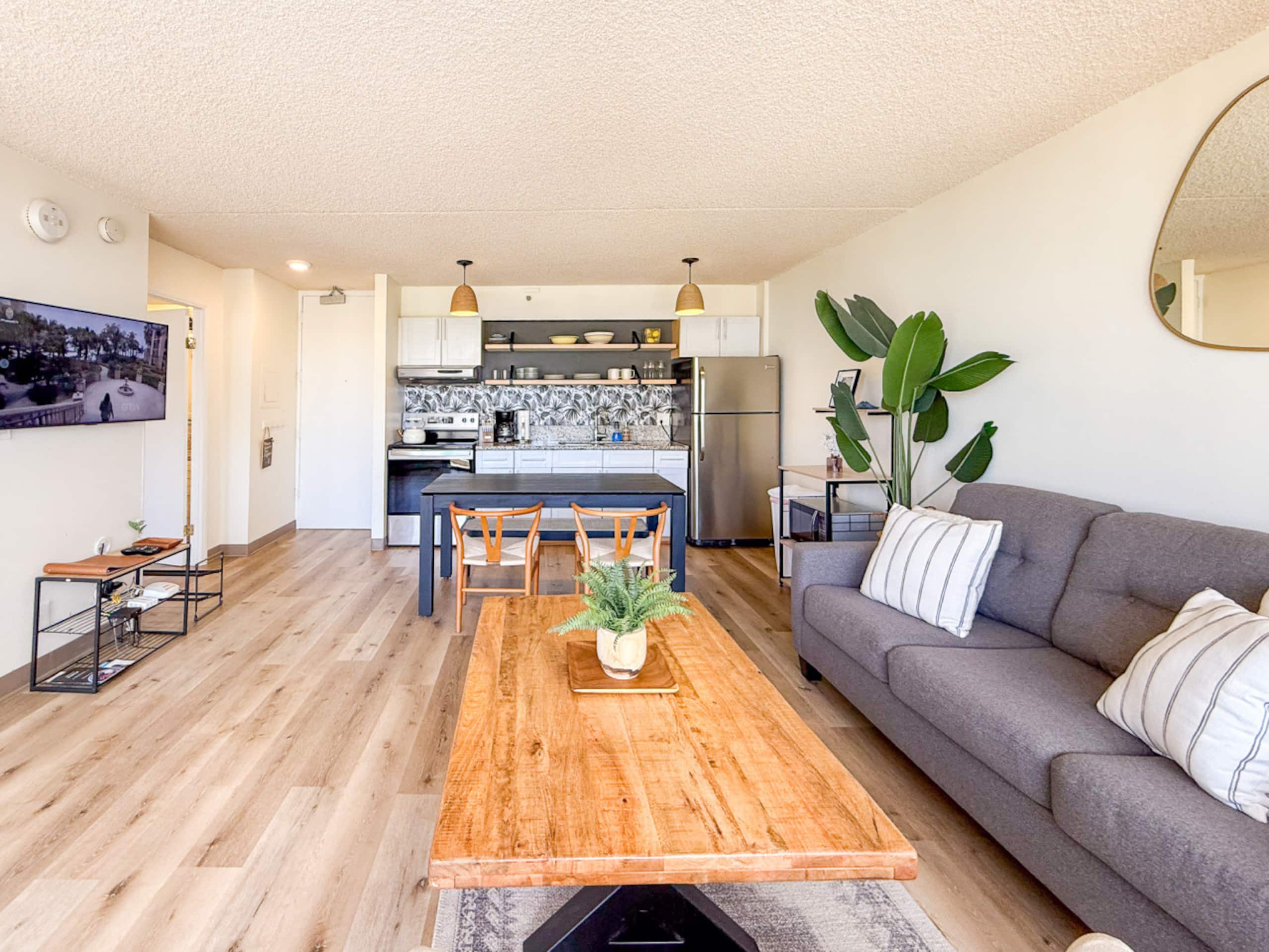 Condo in Honolulu · ★4.86 · 1 bedroom · 2 beds · 1 bath - Image 4