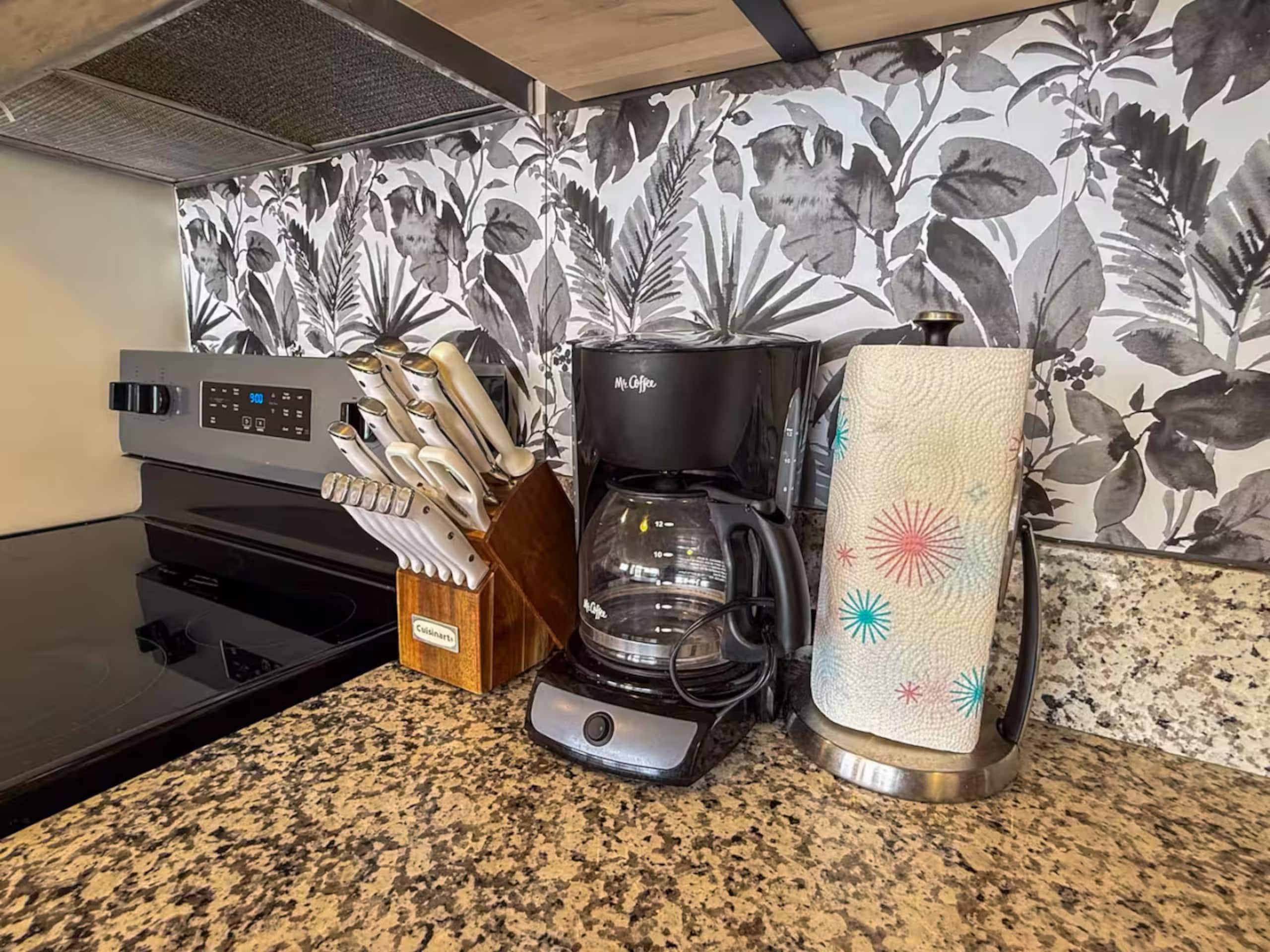 Condo in Honolulu · ★4.86 · 1 bedroom · 2 beds · 1 bath - Image 13